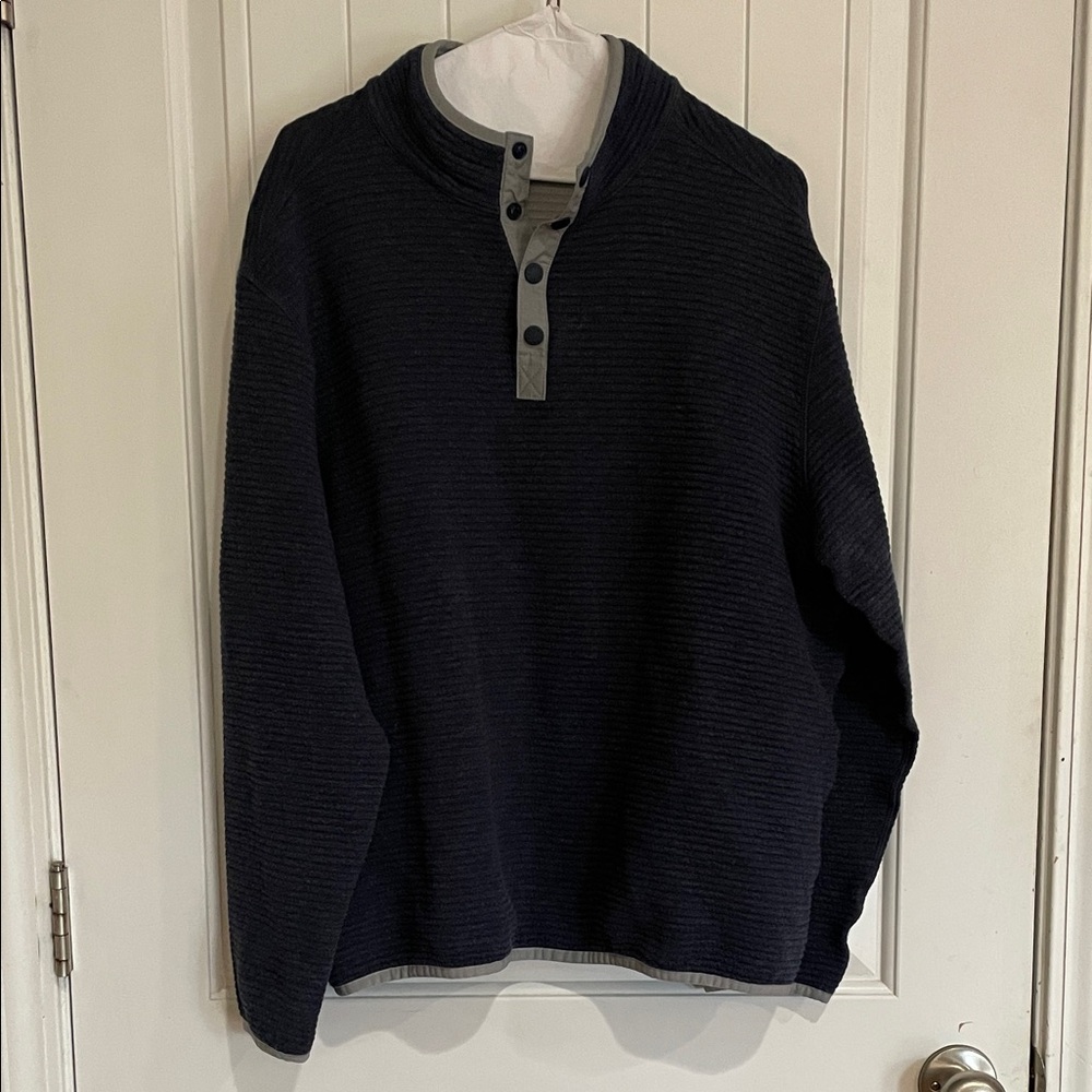 Southern Tide Men's XL navy blue and gray trim Sweater with Button Collar.